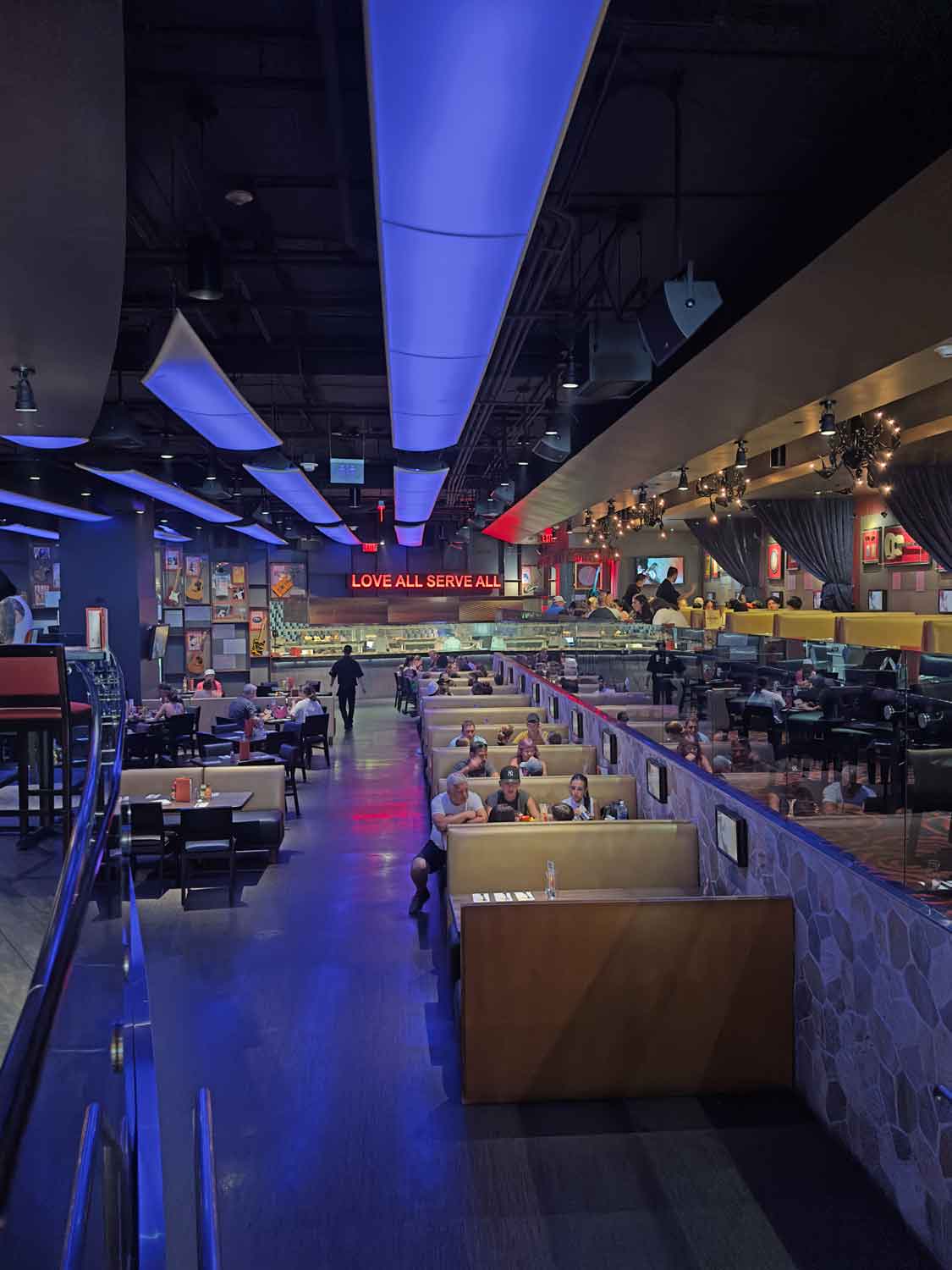 hard-rock-cafe-hollywood-01